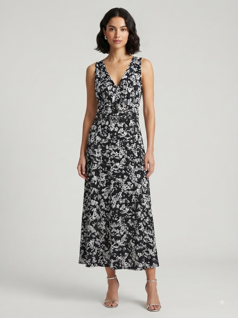 Bella Rose Closet - Black & White Floral V-Neck Maxi Dress